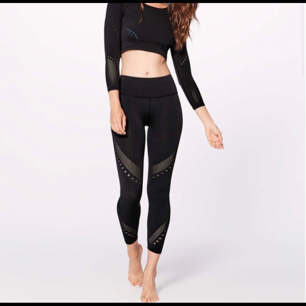 Lululemon Reveal 7/8 tight in navy